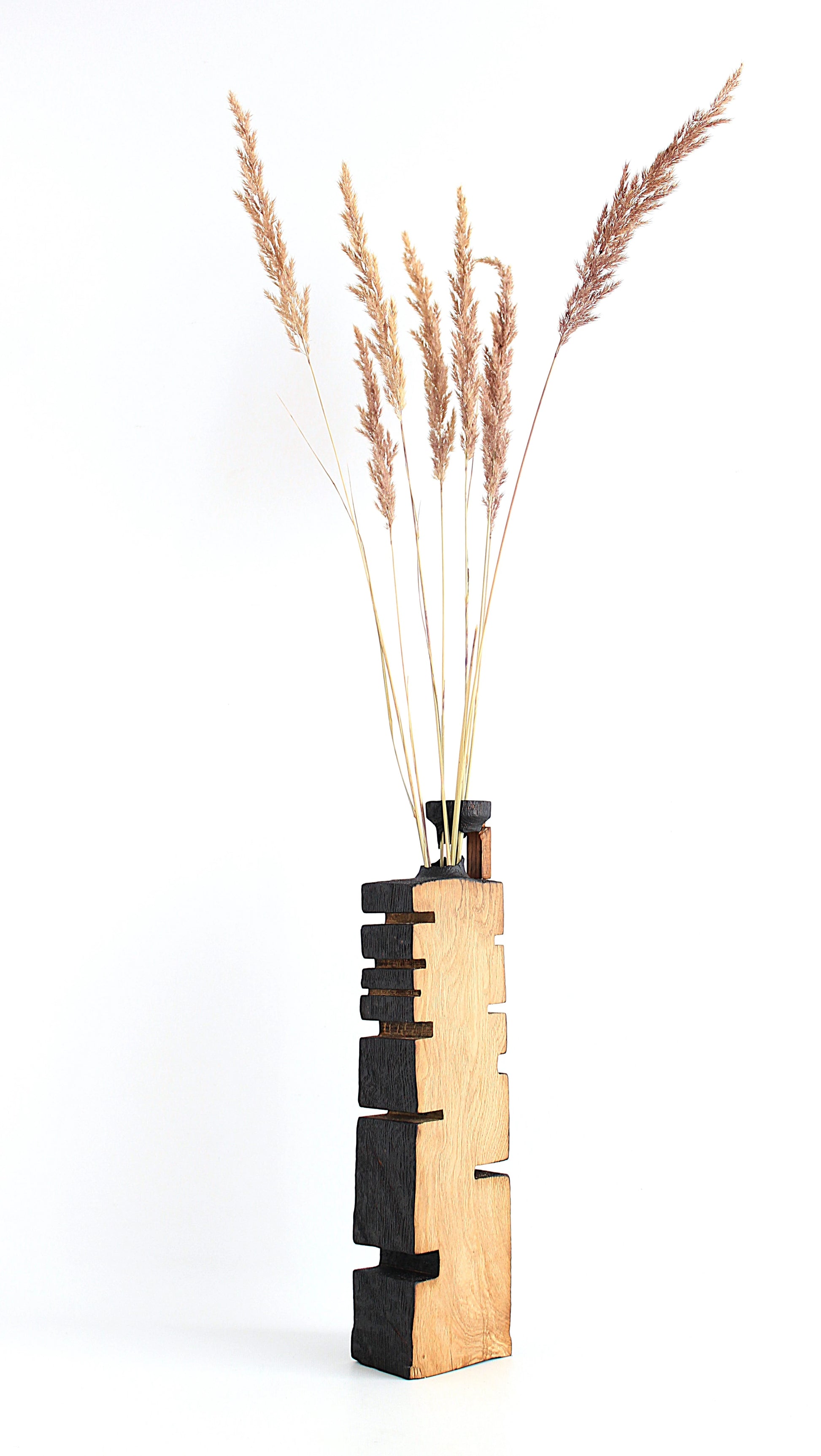 dried flowers vase